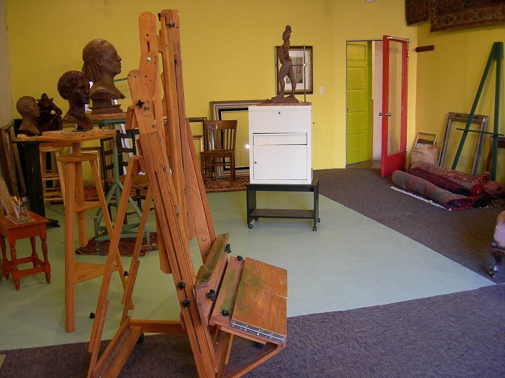 Sculptor's studio. 619 Western Avenue, in Seattle's Pioneer Square neighborhood, is a building containing mainly artist studios and small, artist-owned gallery spaces. First Thursday, September 2006. First Thursday (the oldest "art walk" in Seattle)is the traditional evening for gallery openings in 