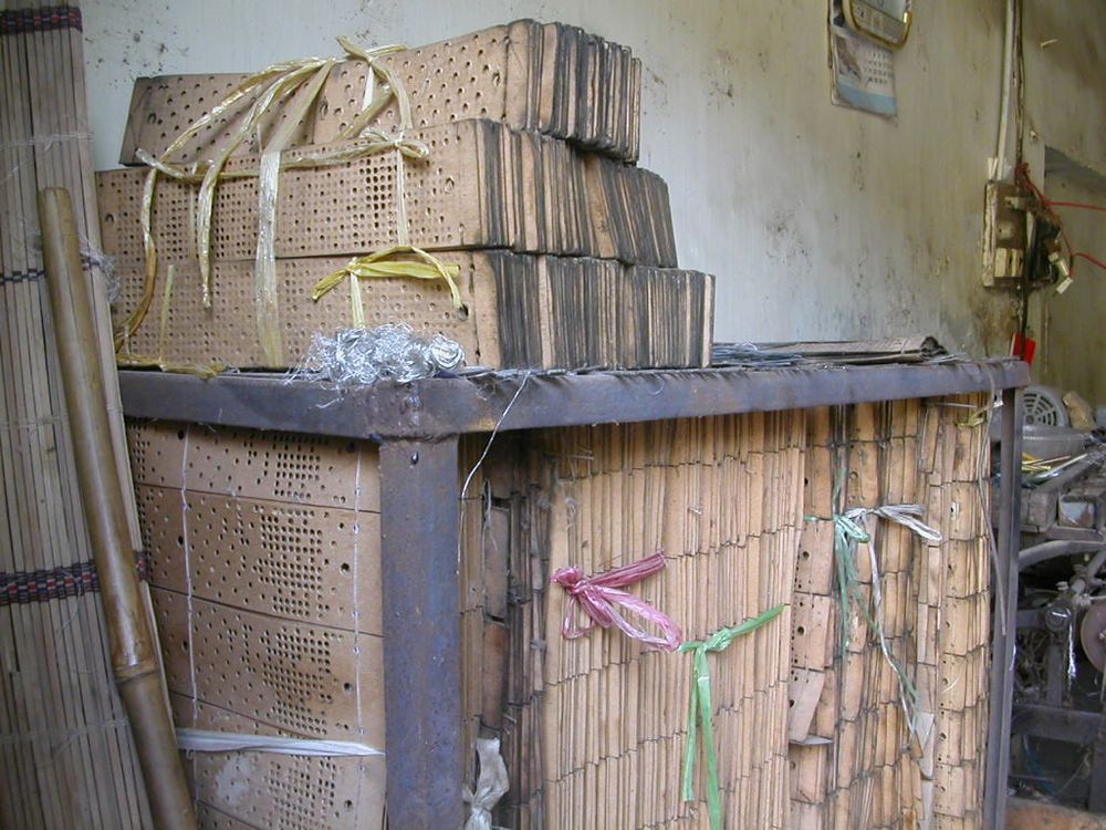 Silk weaving, 2003 Ha Dong
